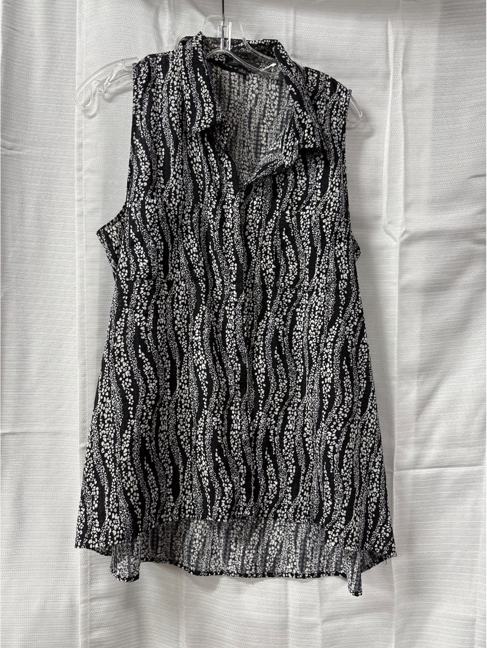 Notations Sleeveless Black and White Patterned Blouse Size L